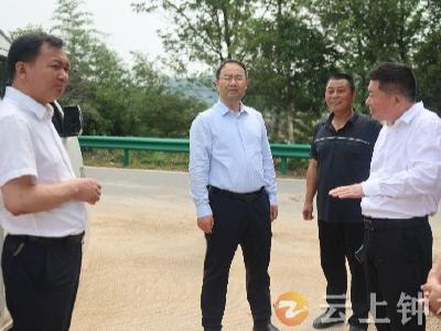 张勇在双河镇调研工作