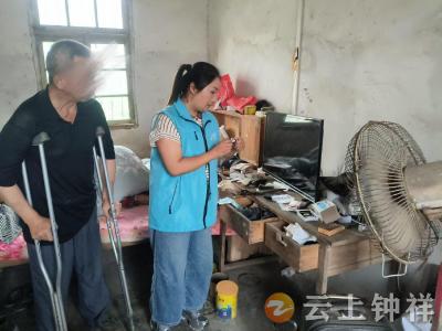 丰乐镇社工站开展“端午安康送温情 社工传情暖人心”探访活动