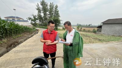 石牌镇王坡村：农忙时节不误反诈宣传 网格员冒雨筑牢安全防线