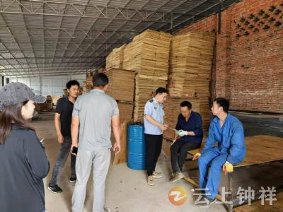 钟祥市长寿司法所送“典”进企业  法治赋能促发展
