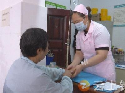 唐荣：白衣执甲三十七载 平凡岗位绽芳华