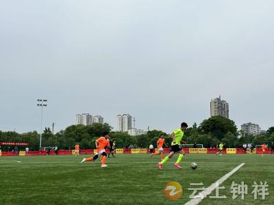 钟祥市实验小学足球队勇夺“雄风杯”冠军