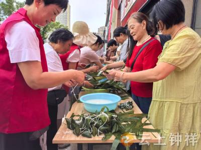 皇庄街道桃花村社区：浓情粽香迎端午 敬老爱老扬美德