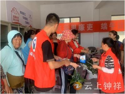 洋梓镇：安全宣传进集市 快快乐乐过端午
