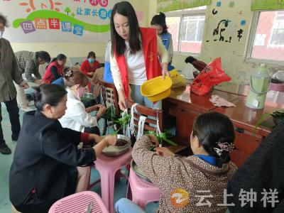 郢中街道划子口社区：粽叶连心庆端午 民族团结一家亲
