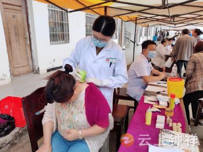 钟祥市人民医院举办“党建引领践初心·健康服务惠民生”义诊活动