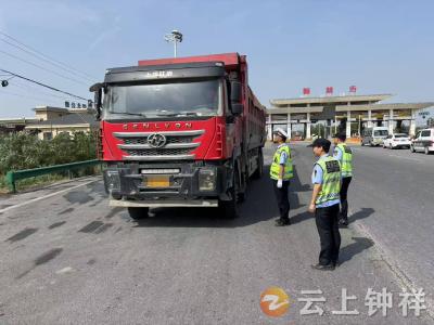 钟祥市交通运输综合执法大队：重拳整治抛洒隐患 筑牢347国道安全防线
