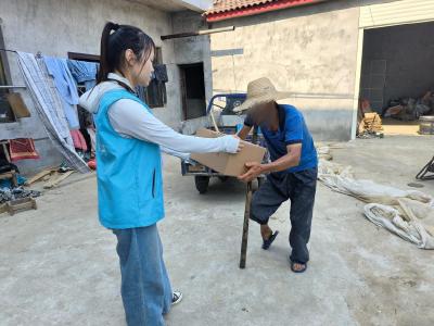 冷水镇：端午走访暖民心 情系困难家庭
