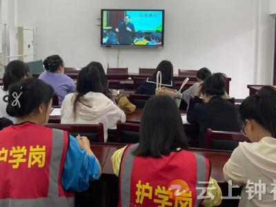 冷水镇小学：观名师课堂 促专业成长