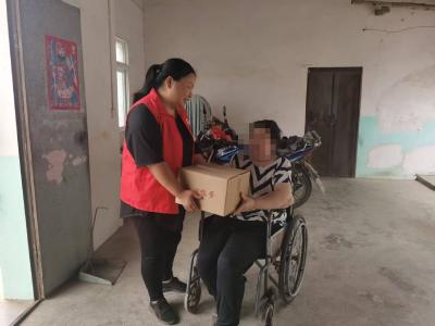东桥镇清明村开展节前走访慰问困难群众活动