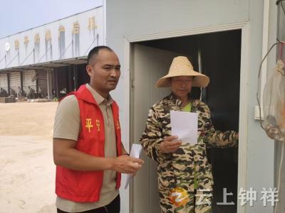 钟祥市东桥镇团山村网格员开展反诈宣传筑牢乡村“防护网”