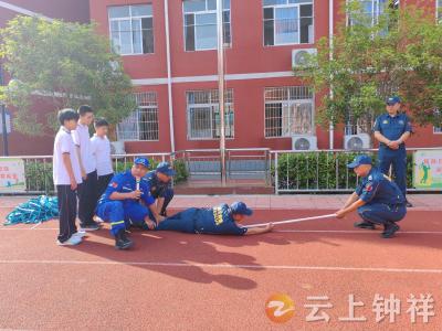 提升安全意识 守护生命之花——钟祥四中教联体开展防溺水安全教育演练