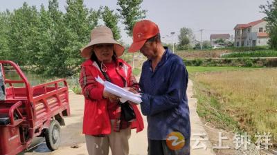 冷水镇开展“防范非法金融 守护百姓钱袋”入户宣传活动