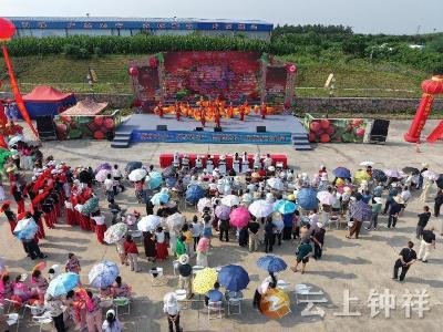 长滩镇第二届“杨梅杯”广场舞大赛火热开赛 为采摘周添彩