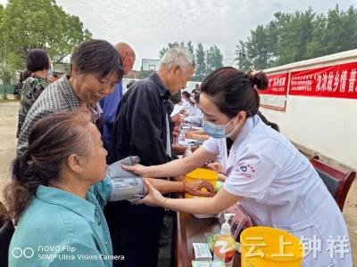 钟祥市人民医院开展“浓浓故乡情·普爱名医走基层”大型义诊活动