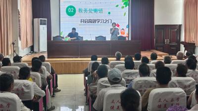 家校携手 共助毕业启航——石牌镇荆台小学召开六年级毕业生家长会