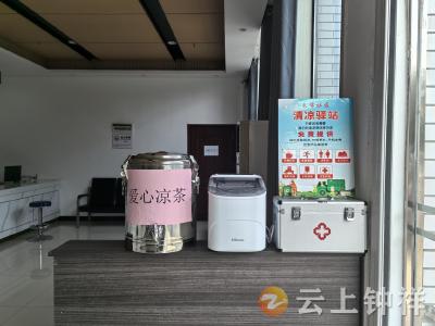 郢中街道文峰社区：党建引领 “共享清凉”暖人心