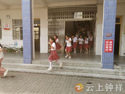 钟祥市承天小学教联体：强化消防安全意识 演练助力平安校园