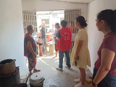 网格员依托综治中心平台暖心调解 八旬房东与租户握手言和