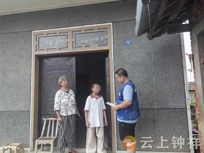 旧口镇刘巷村：蓝色身影踏暑而行 撑起防溺水“安全伞”