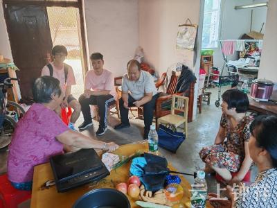 长滩镇：青年聆听初心故事 红色基因代代相传