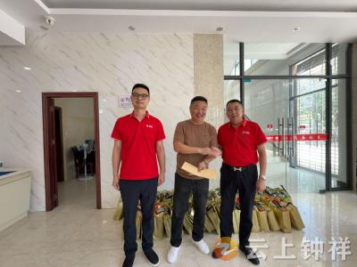 汇聚爱心暖流 情暖特扶家庭——郢中街道高庙社区开展"暖心相伴"特扶家庭关爱活动