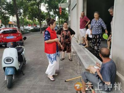 郢中街道连家沟社区：网格员救助迷路老人 积分制聚合力获点赞