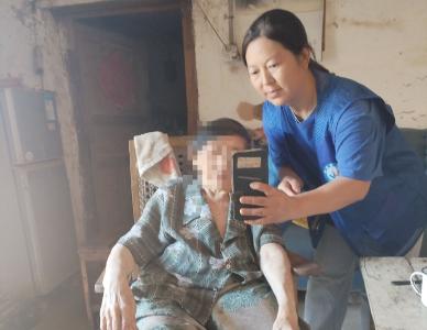 张集镇黑王寨村网格员高温入户 助特殊人群完成养老保险生存认证