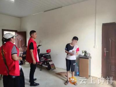 长寿镇：高温慰问暖民心 防溺水宣传护平安