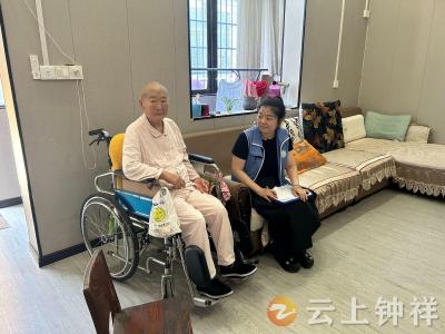 酷暑送关怀！郢中街道文峰社区走访慰问高龄老人