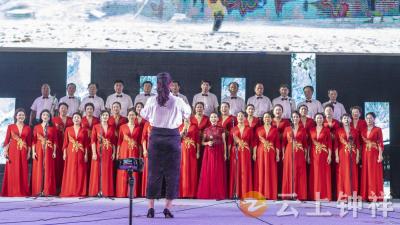 “金麦红虾 乐享钟祥”！2025年钟祥市仲夏龙虾啤酒音乐季“沸腾之夜”文艺晚会点燃市民热情