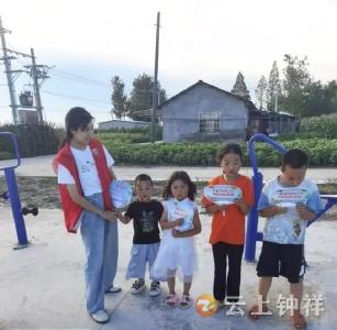 旧口镇社工站开展高温走访关爱行动