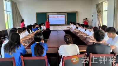 石牌镇携手大学生志愿者开展世界人口日活动 共筑婚育幸福起点