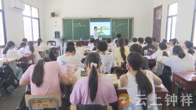 苏州大学应用技术学院“一苇益航”志愿服务团大柴湖支教  陪伴关爱留守孩子