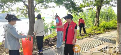 郢中街道王家湾社区开展水域环境保护行动