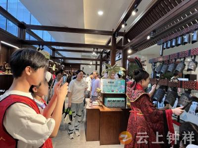 柴湖“小候鸟”振翅江城：23名事实孤儿的城市探索之旅