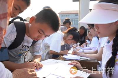 湖北经济学院学子“三下乡”以爱心支教点亮乡村童心