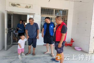 磷矿镇社工站开展防蚊宣传 守护居民健康