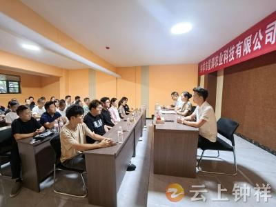 星火燃希望 沃土育新芽——皇庄街道桃花村社区联合爱心企业助力寒门学子追梦