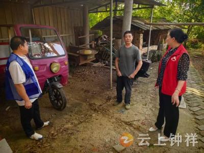 张集镇沙河村：上门宣传筑牢老年群体出行防线