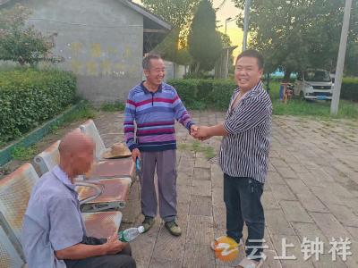 石牌镇何巷村：小网格大力量 助力寻回走失老人