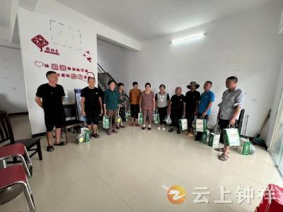 张集镇：酷暑送清凉 情暖环卫工