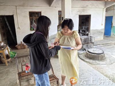 石牌镇郐坡村：开展暖心走访 筑牢民生保障底线