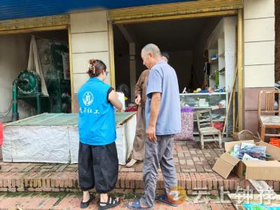 长滩镇社工站开展防“两热”志愿服务 筑牢社区健康屏障