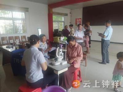 张集镇月亮门村：网格服务送健康 光明行动暖民心