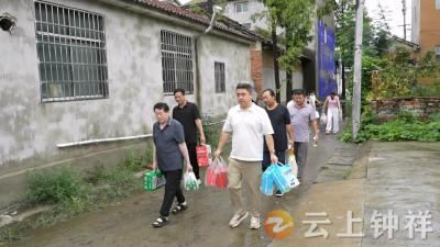 爱心企业雪中送炭 驻村工作队精准帮扶暖人心
