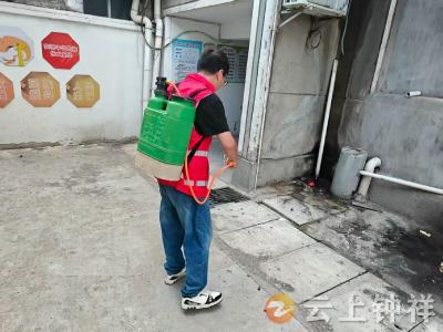 郢中街道连家沟社区：清理积水 科学消杀 打响基孔肯雅热“防蚊战”