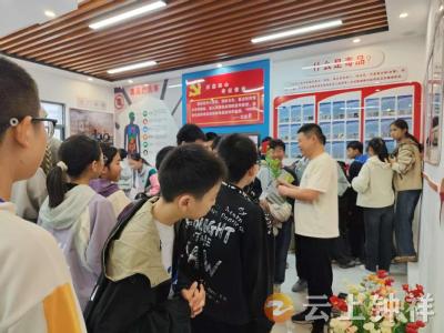 胡集镇组织学生参观禁毒教育基地 共筑青春无毒防线