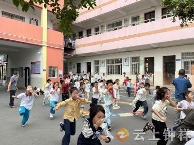 莫愁小学教联体：消防应急疏散演练 筑牢校园安全防线