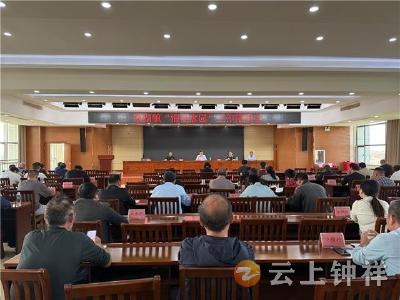 柴湖镇：观摩移民村样板 聚力全域美家园